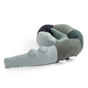 Sebra Strikket pude/sengerand - Sleepy Croc - Hazy Blue