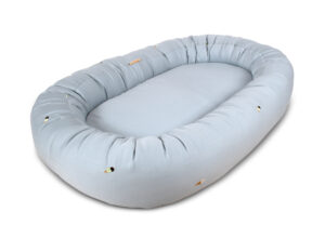 Babynest 2. generation – broderet Cool Summer design – Pearl Blue