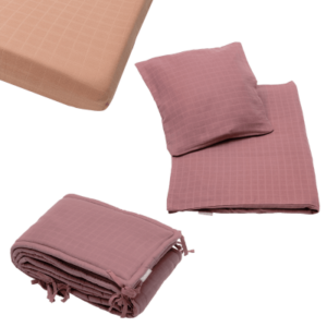Tiny Republic muslin sengerand + baby lagen + babysengetøj - plum
