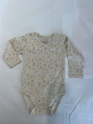 Hust and Claire Bodystocking, Base pige