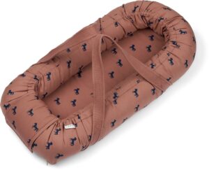 LIEWOOD Gro Babynest, Horses / Dark Rosetta
