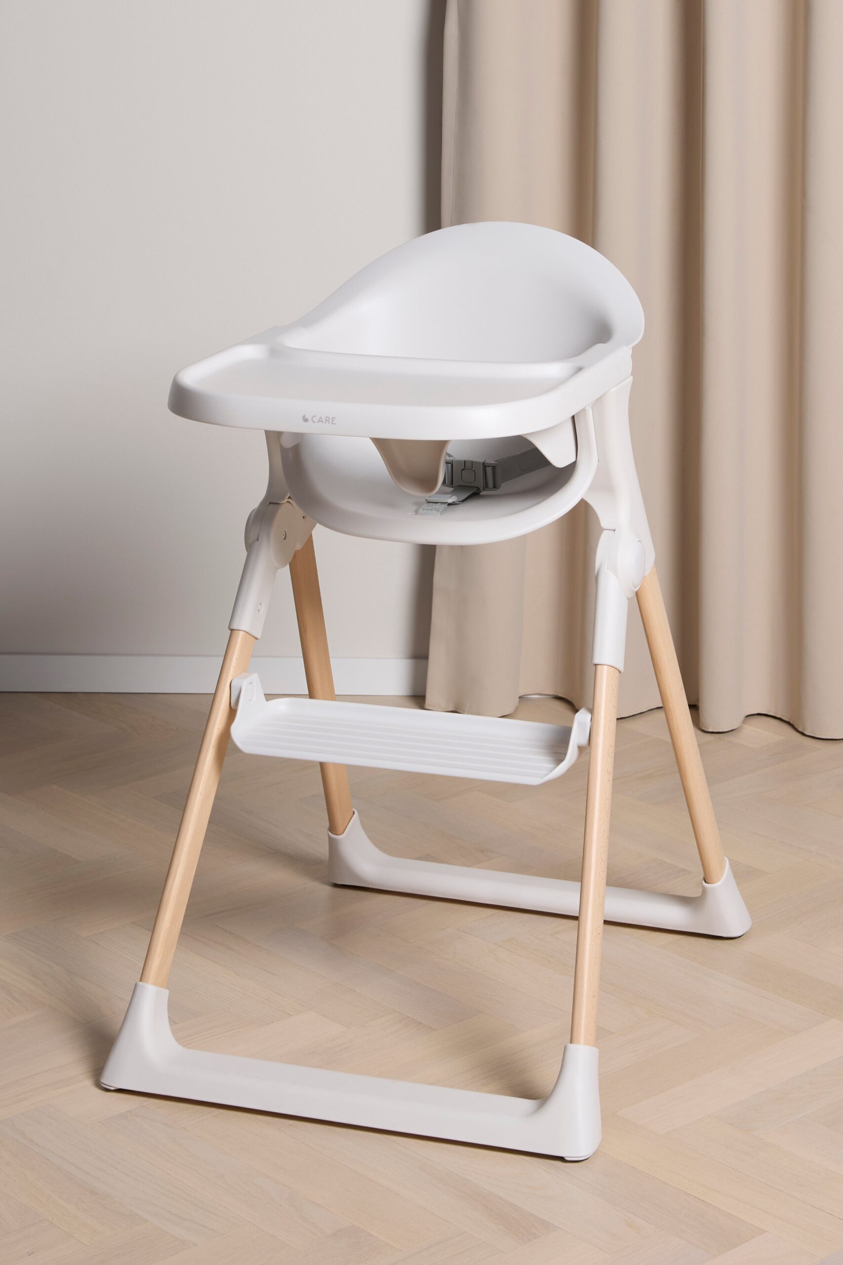Beemoo CARE Harmony Højstol, White/Wood Beemoo CARE Harmony Højstol, White/Wood