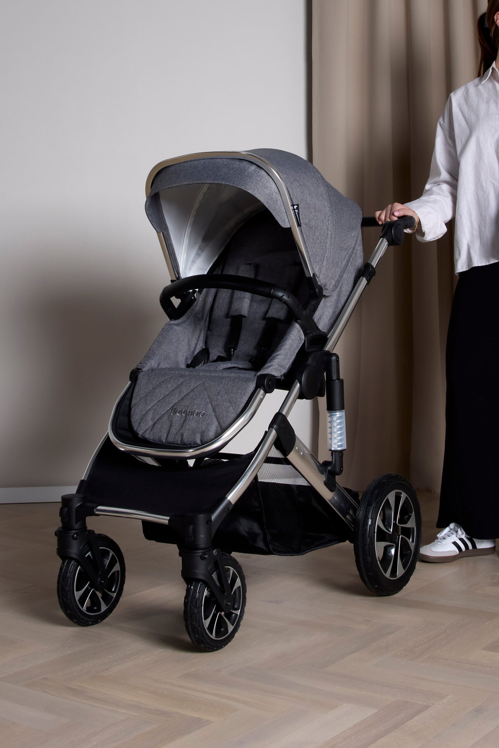 Beemoo Maxi 4, Grey/Silver Beemoo Maxi 4, Grey/Silver