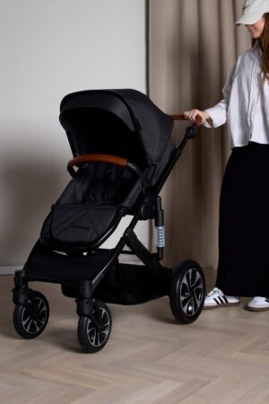 Beemoo Maxi 4 Klapvogn, Black/Black