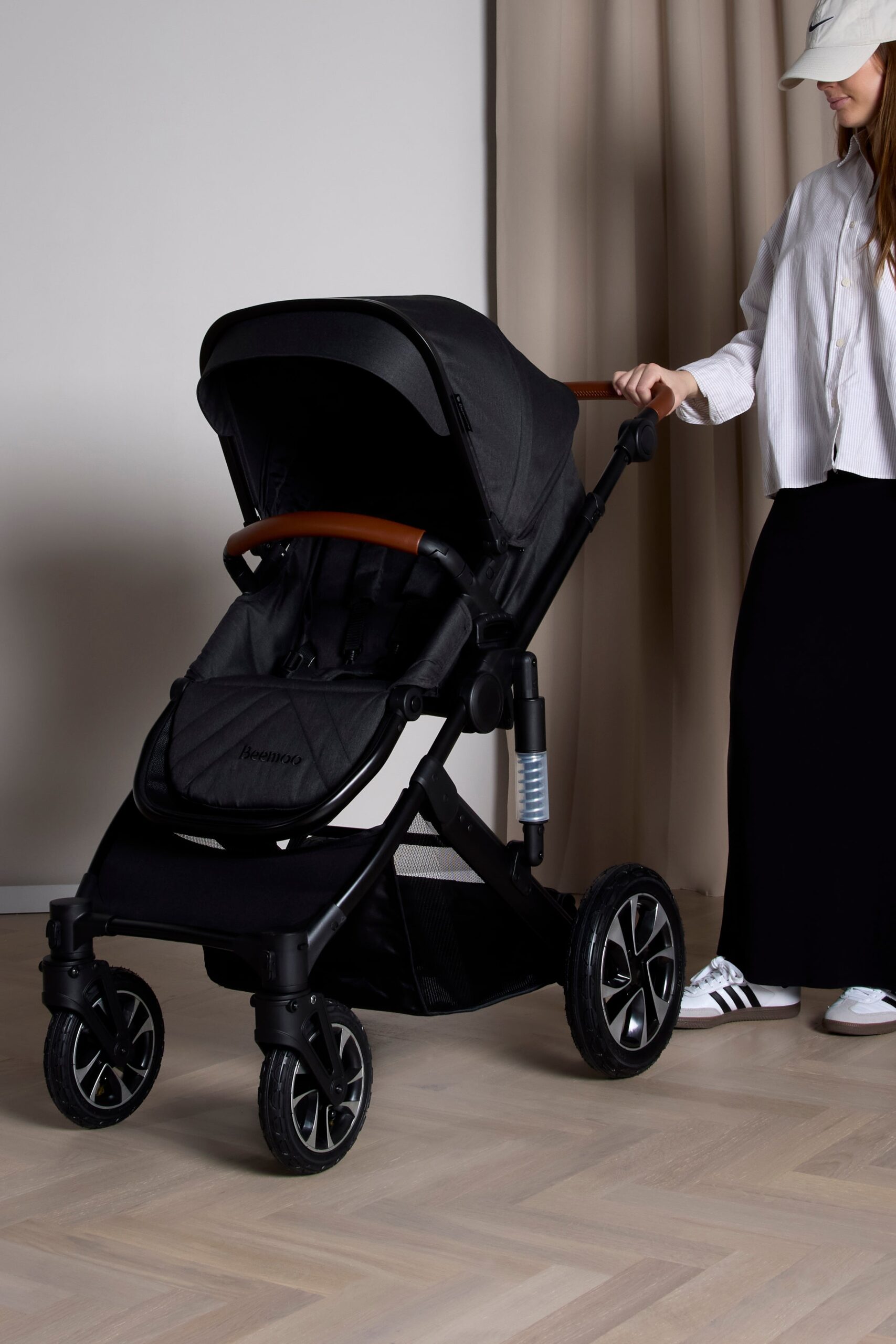 Beemoo Maxi 4 Klapvogn, Black/Black Beemoo Maxi 4 Klapvogn, Black/Black